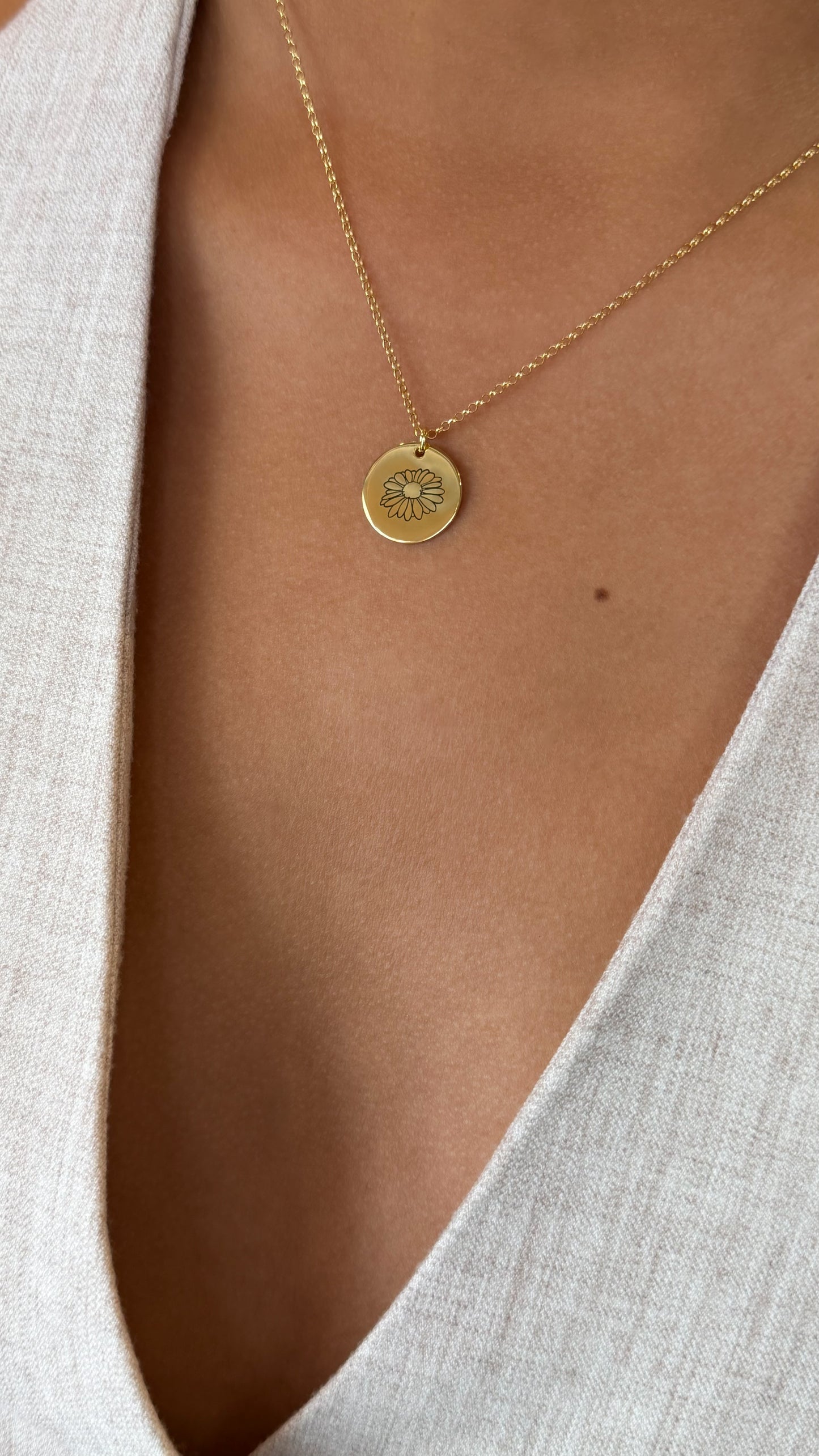 April Birth Month Flower Necklace - Daisy